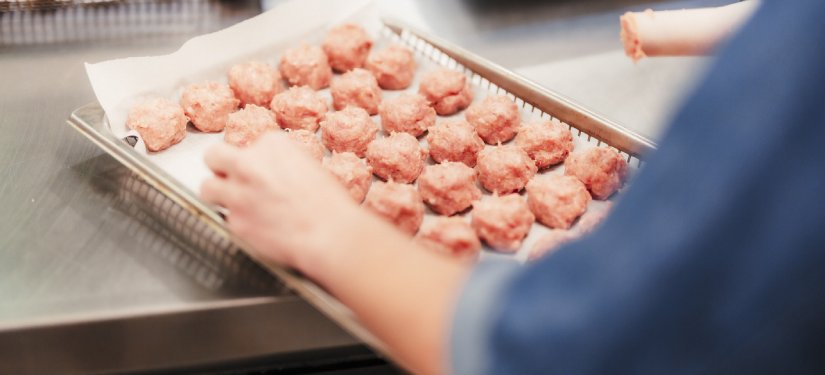 Preparando croquetas, empanados y demás productos elaborados de carnicería